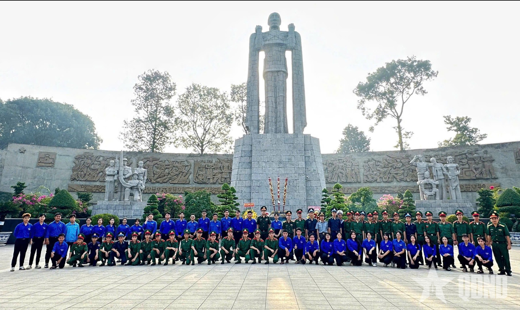 Trường Cao đẳng Hậu cần 2 dâng hương tưởng niệm các anh hùng liệt sĩ